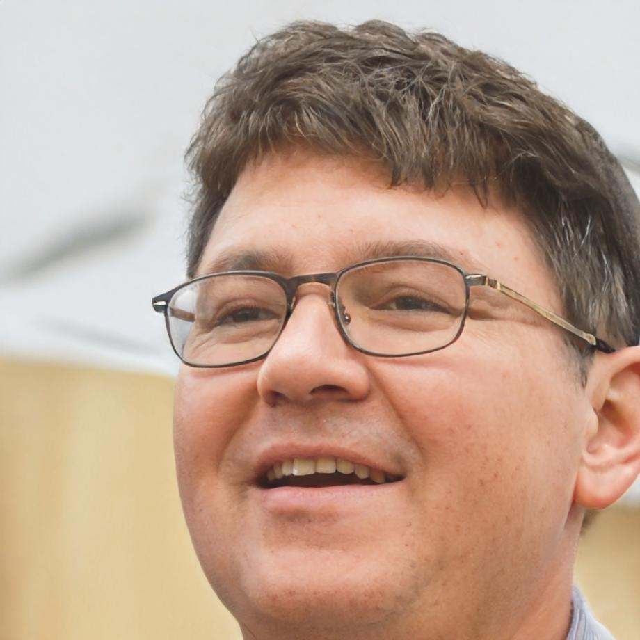 Portrait de Hadrien Moreau, expert en évaluation financière